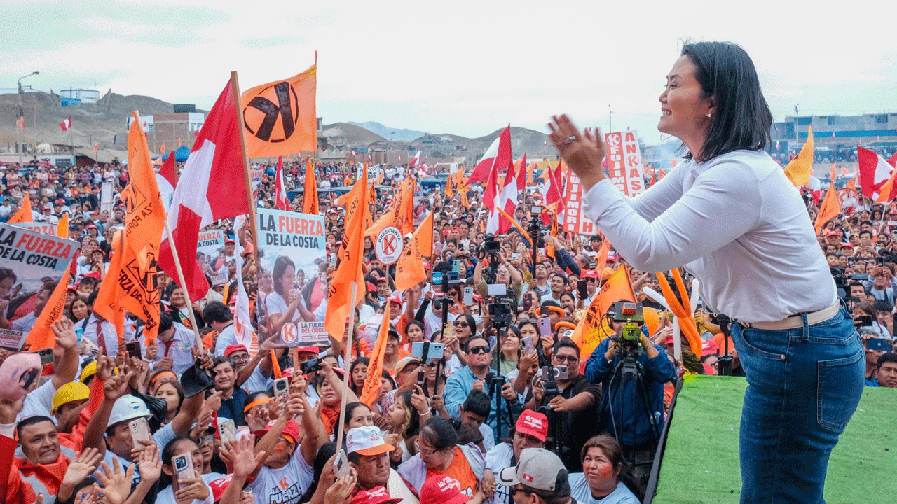 Keiko Fujimori promete obras para llevar agua a las regiones