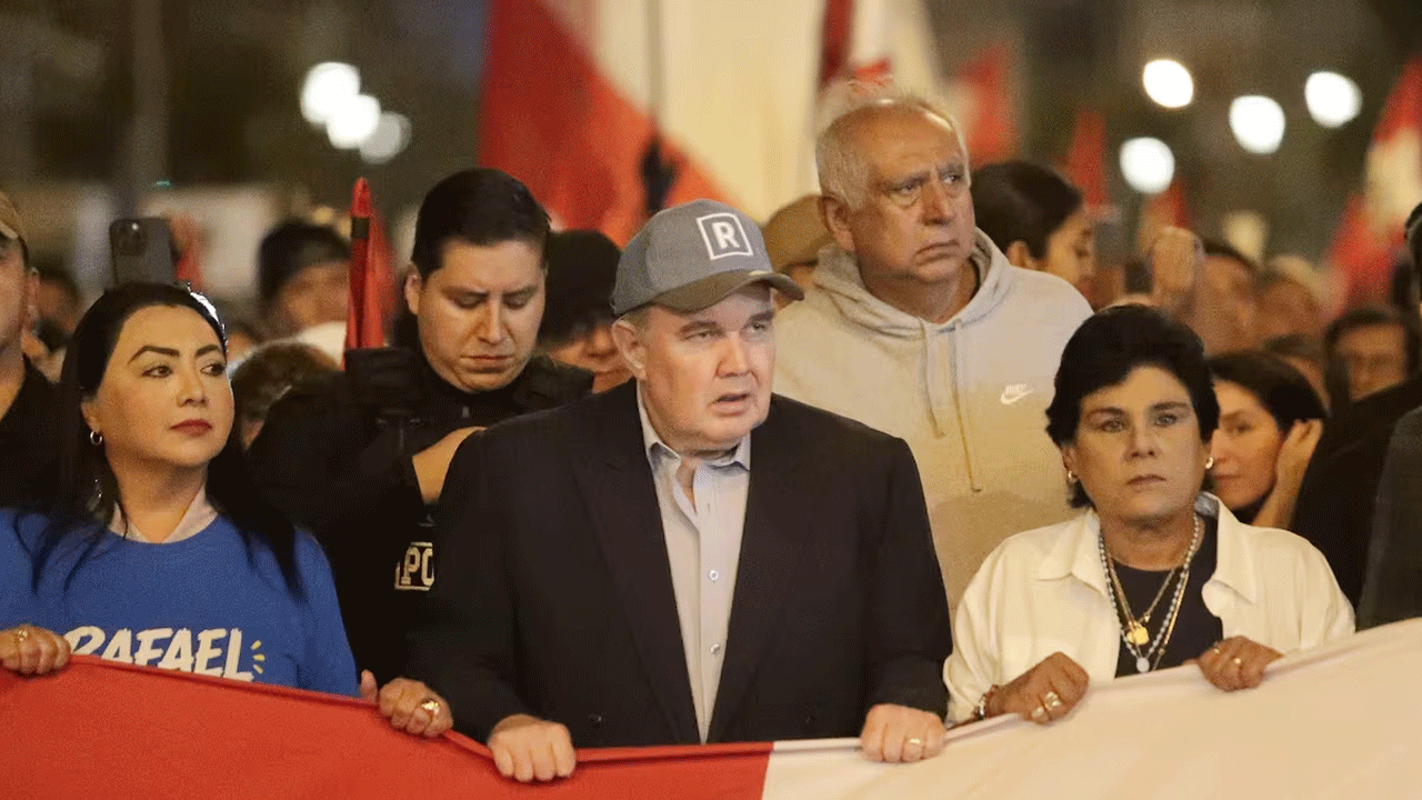 Rafael López Aliaga lideró “Marcha por la democracia” contra resultados electorales